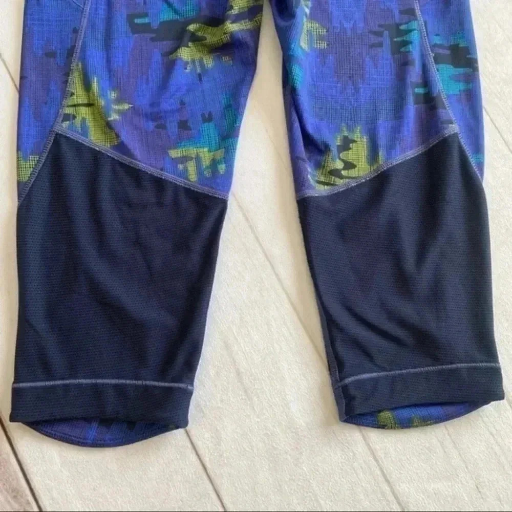 Athleta Camo Be Free Knicker Crop Leggings Blue - Picture 13 of 15